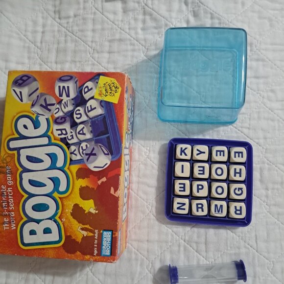 Parker Brothers "Boggle" The 3-Minute Word Search Game for Ages 8+ 1999 - Picture 1 of 11
